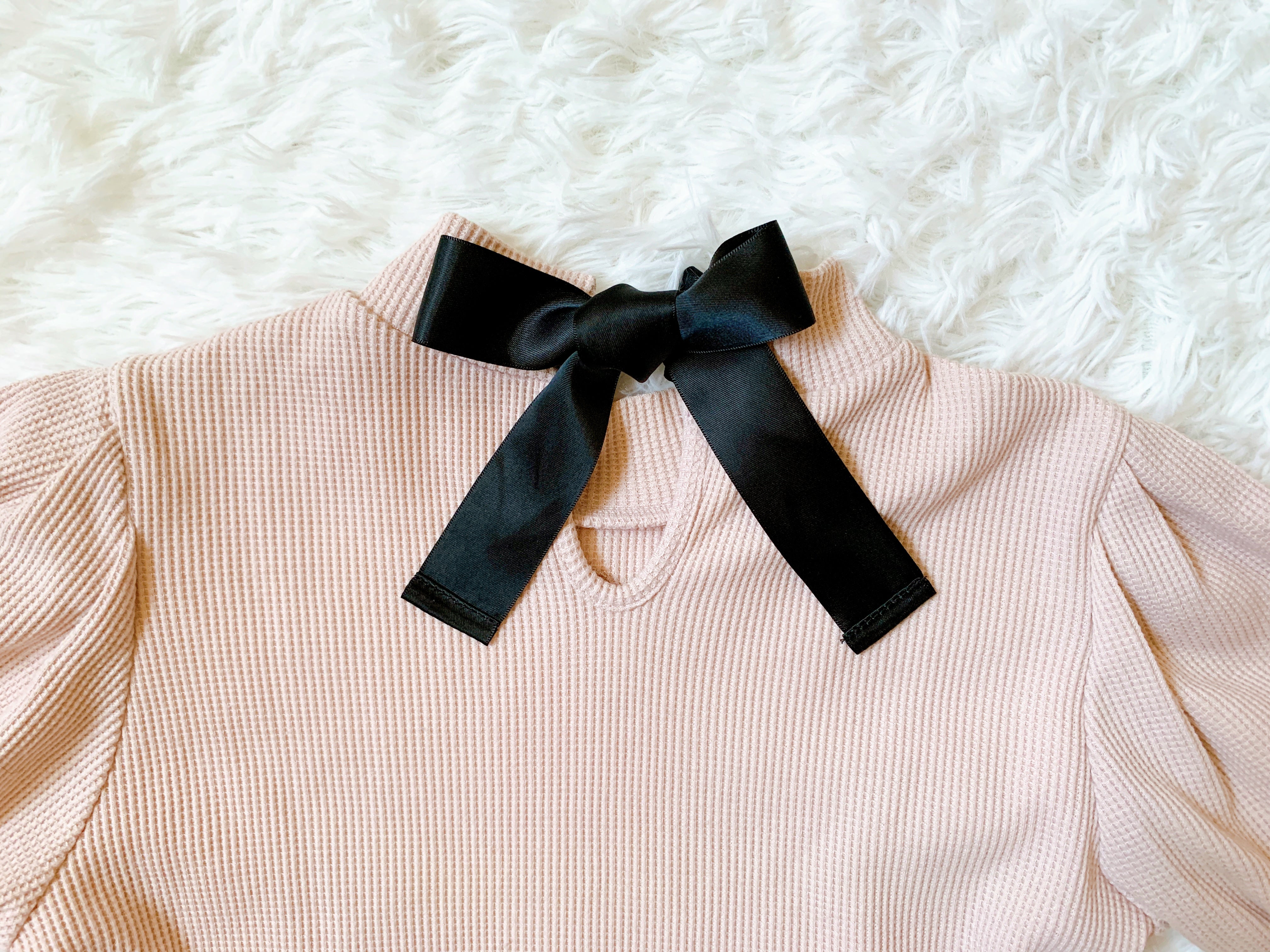 Ank Rouge Puff Sleeve Back Ribbon Tops (Pink)